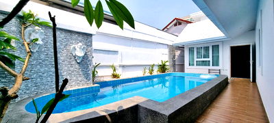 Houses for sale Wat Phra Yai : 4 Bedrooms Pool Villa in South Pattaya for Sale