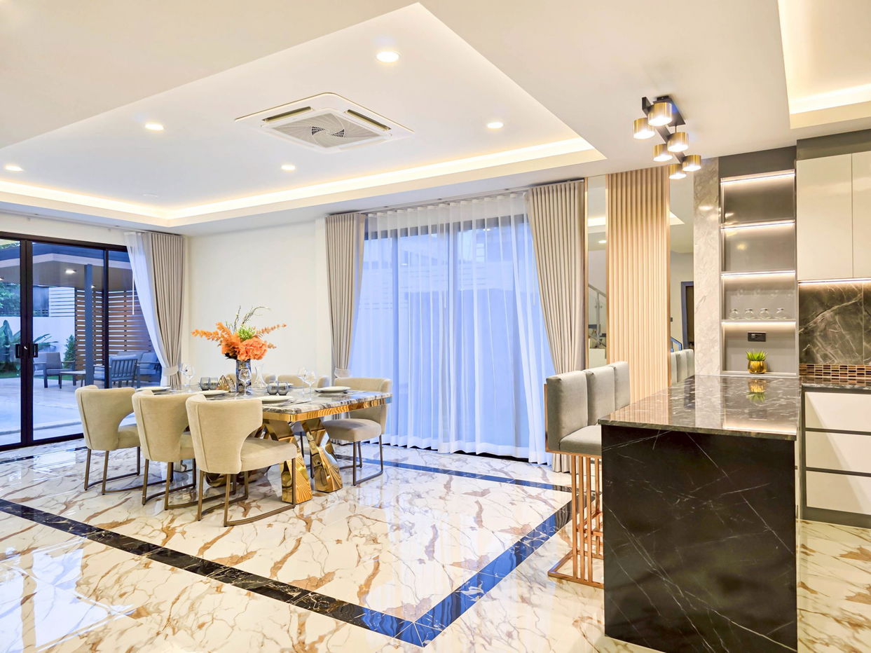 picture Luxury 5-Bedroom Pool Villa for Sale in Thepprasit, South Pattaya - 5/20