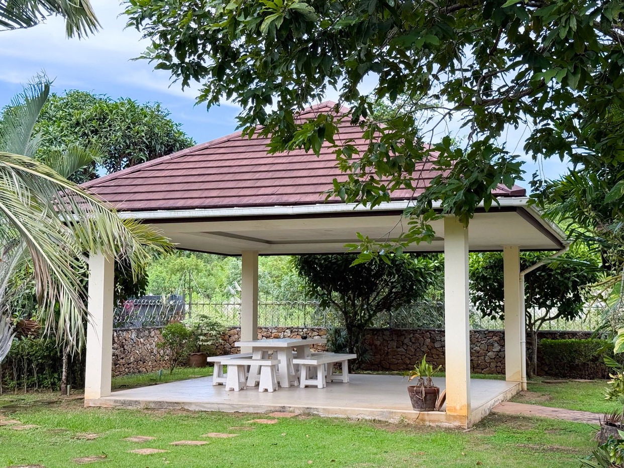 picture Luxury House for Sale in Bang Saray - 2/16