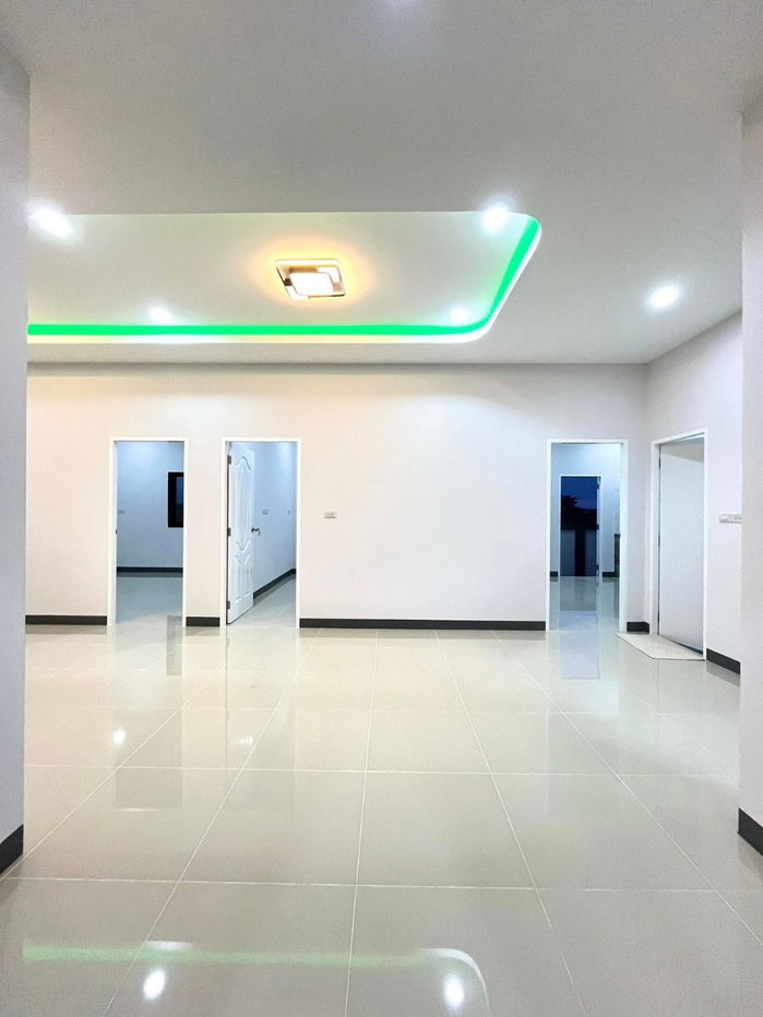 รูป ขายบ้านเดี่ยวชั้นเดียว  3 ห้องนอน  2 ห้องน้ำ  1 ห้องครัว  1 ที่จอดรถ - รูปที่ 3/11