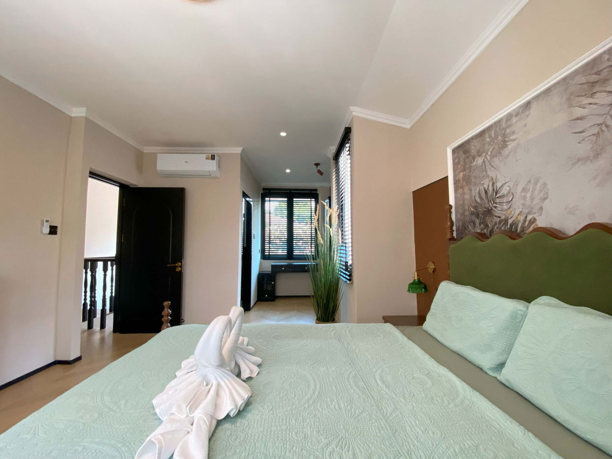 picture Pool Villa in Jomtien Beach for Sale - 9/16