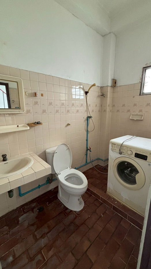 picture Commercial building for sale, 14 sq wah, good location on Petchburi Road. - 16/43