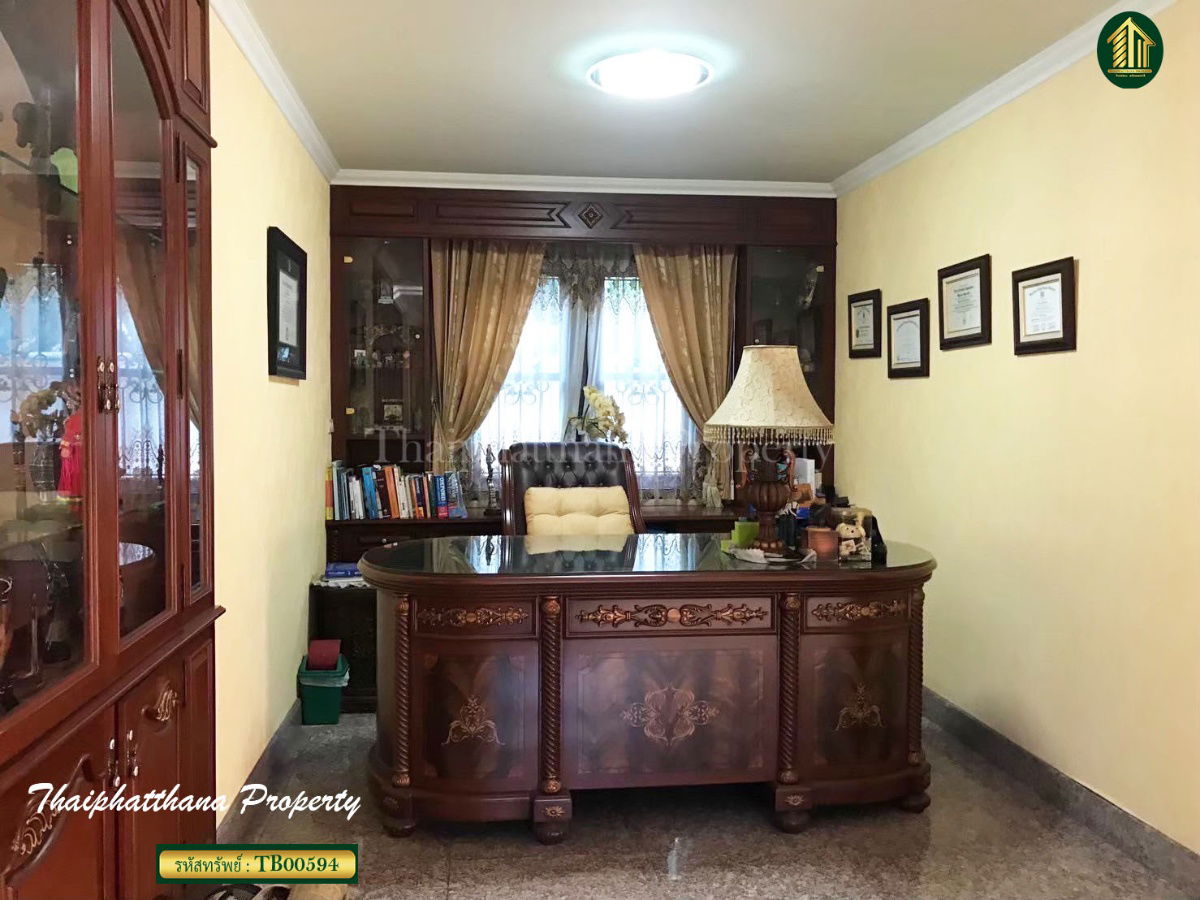 รูป ขายด่วนบ้านสร้างเอง หลังใหญ่ 245 ตารางวา ใกล้สำนักงานเขตทวีวัฒนา  - รูปที่ 7/9