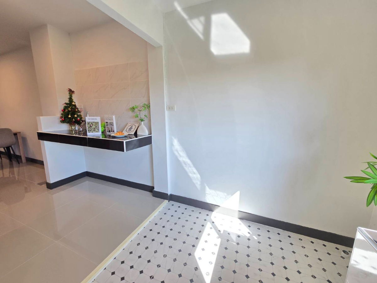 รูป ทาวน์เฮ้าส์2ชั้น รีโนเวทใหม่ ทำเลดี ใกล้สนามบินสุวรรณภูมิ หมู่บ้าน รุ่งนภาเพลส ซอยร่มเกล้า16 มีนบุรี - รูปที่ 12/33