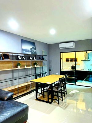 เช่าทาวน์โฮม ถนนรังสิต-นครนายก : MRT รังสิต 3.1กม. ให้เช่าทาวน์โฮมแสนสิริ 2 ชั้น ใหญ่ 136ตร.ม. 17ตร.วา. นานาชาติไทย 4.5 กม.4 นอน 3 น้ำ ฟิวเจอร์ พาร์ค รังสิต4.6กม.