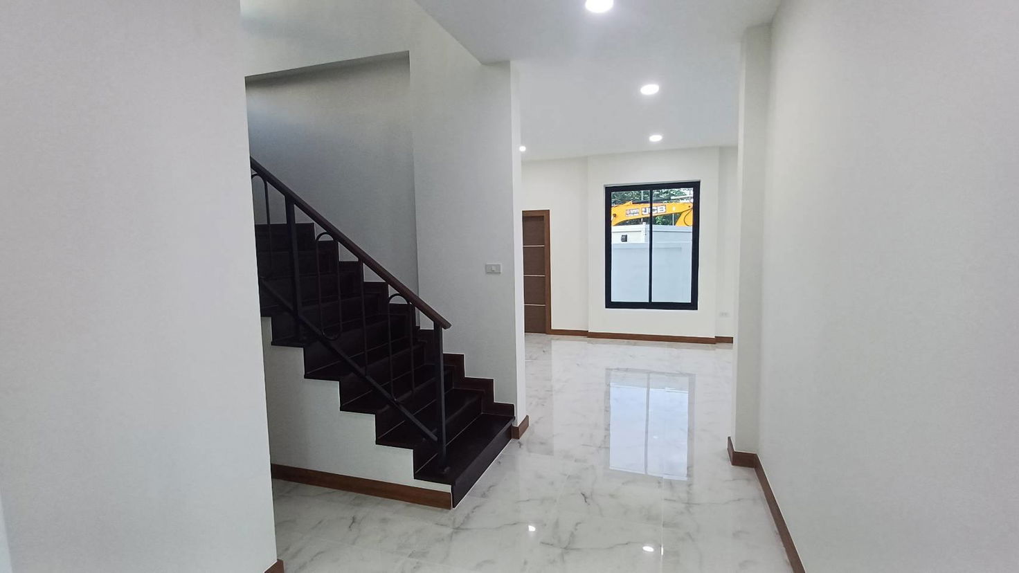 รูป ขายบ้านเดี่ยว 2 ชั้น สไตล์โมเดิร์น 3 ห้องนอน ในห้วยใหญ่ - รูปที่ 7/9