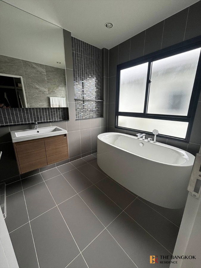 picture the privilege of luxury in an economic hub location setthasiri chaengwattana prachachuen2 - 18/19