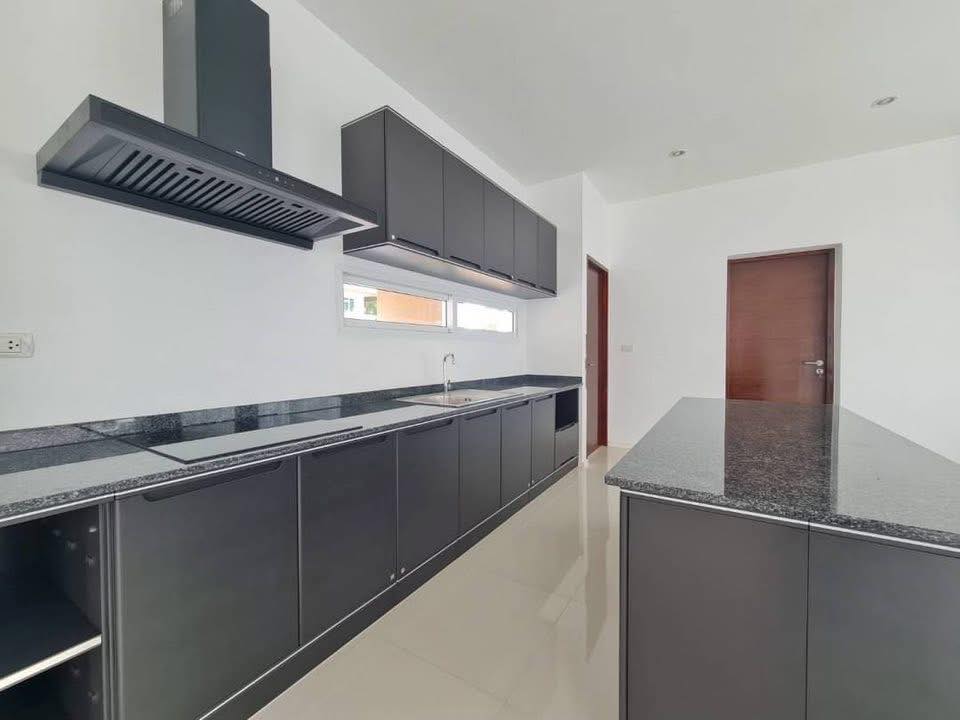 picture Luxury Pool Villa for Sale in North Pattaya - 10/11