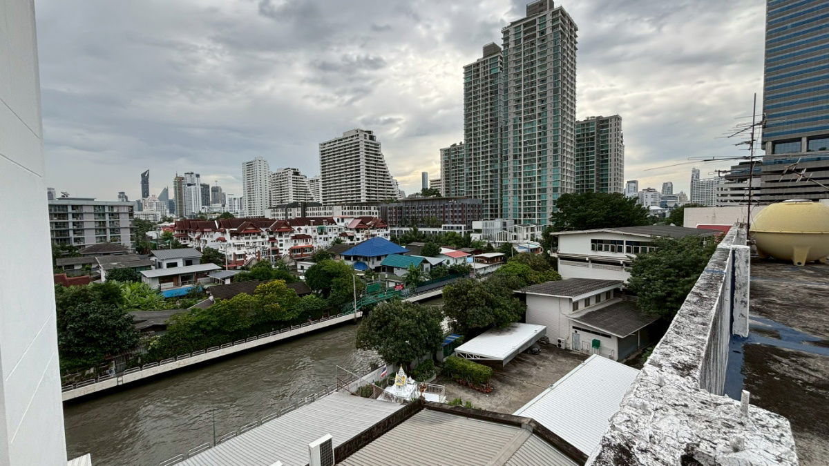 picture Commercial building for sale, 14 sq wah, good location on Petchburi Road. - 43/43