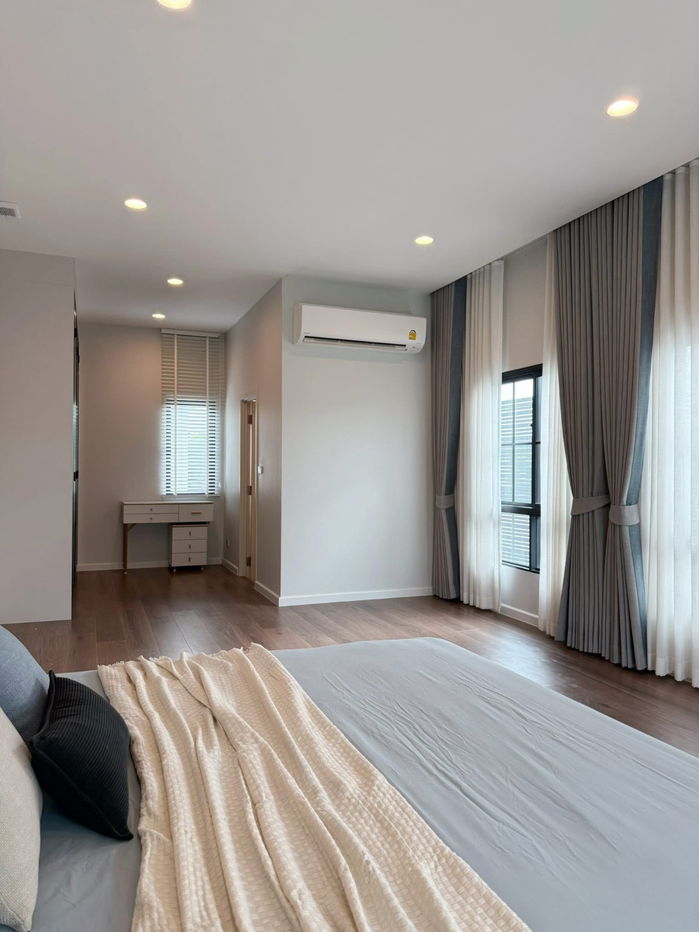 picture Single house for rent 📍 Setthasiri Serithai 📍4 bedrooms, 4 bathrooms, fully furnished and equipped with appliances - 4/11