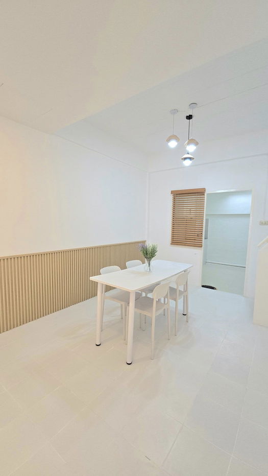 picture 2-Bedroom Townhouse for Sale in East Pattaya - 3/13