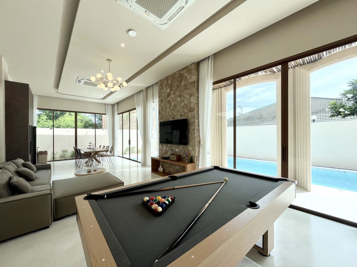 รูป Luxury 9-Bedroom Pool Villa for Sale in Jomtien - รูปที่ 5/20