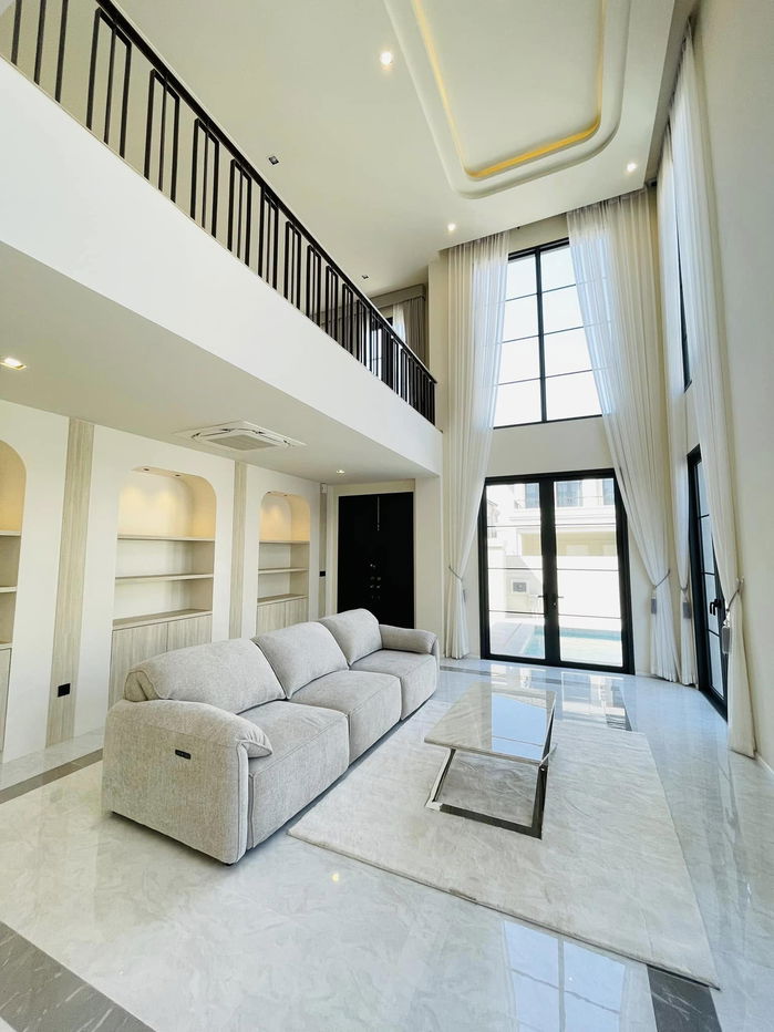 picture 4 Bedrooms House for Sale in East Pattaya - 1/9