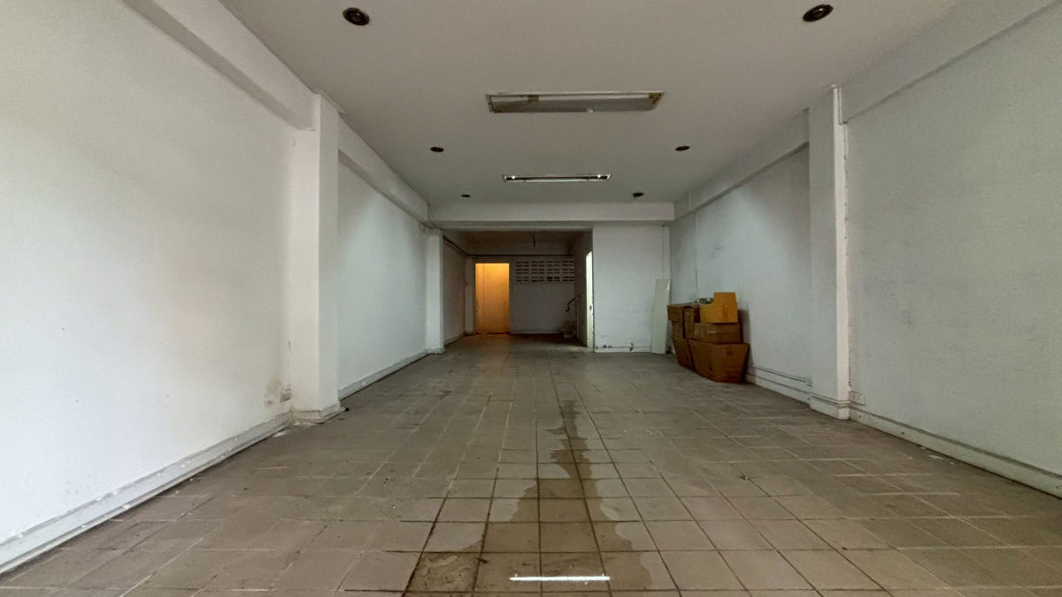 picture Commercial building for sale, 14 sq wah, good location on Petchburi Road. - 3/43