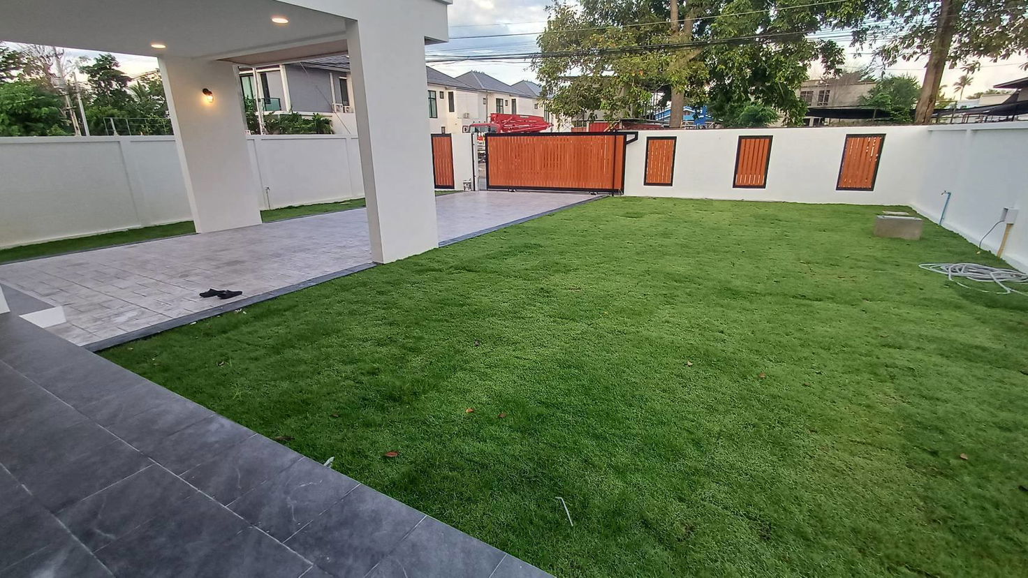 รูป ขายบ้านเดี่ยว 2 ชั้น สไตล์โมเดิร์น 3 ห้องนอน ในห้วยใหญ่ - รูปที่ 9/9