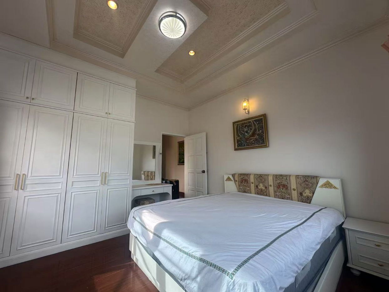 รูป Spacious 8-Bedroom Pool Villa for Sale in Thepprasit - รูปที่ 13/16