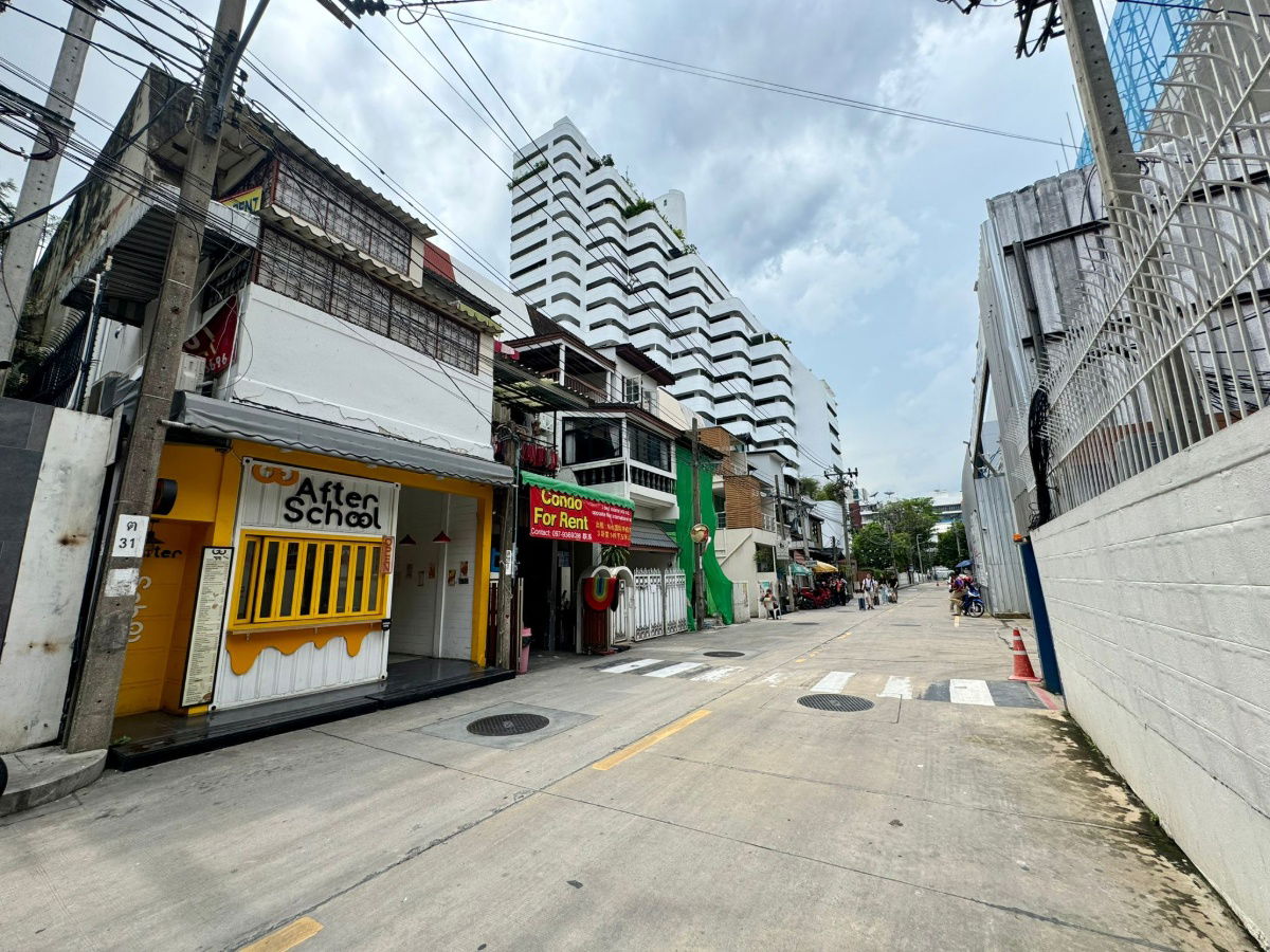 รูป ขายโรงแรม ด่วน สุขุมวิท ซ.15 เนื้อที่ 24 ตารางวา มี 4 ห้องนอน 3 ห้องน้ำ - รูปที่ 15/22