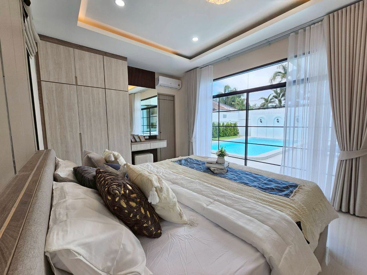 picture Modern Luxury Pool Villa for Sale in East Pattaya - 12/14