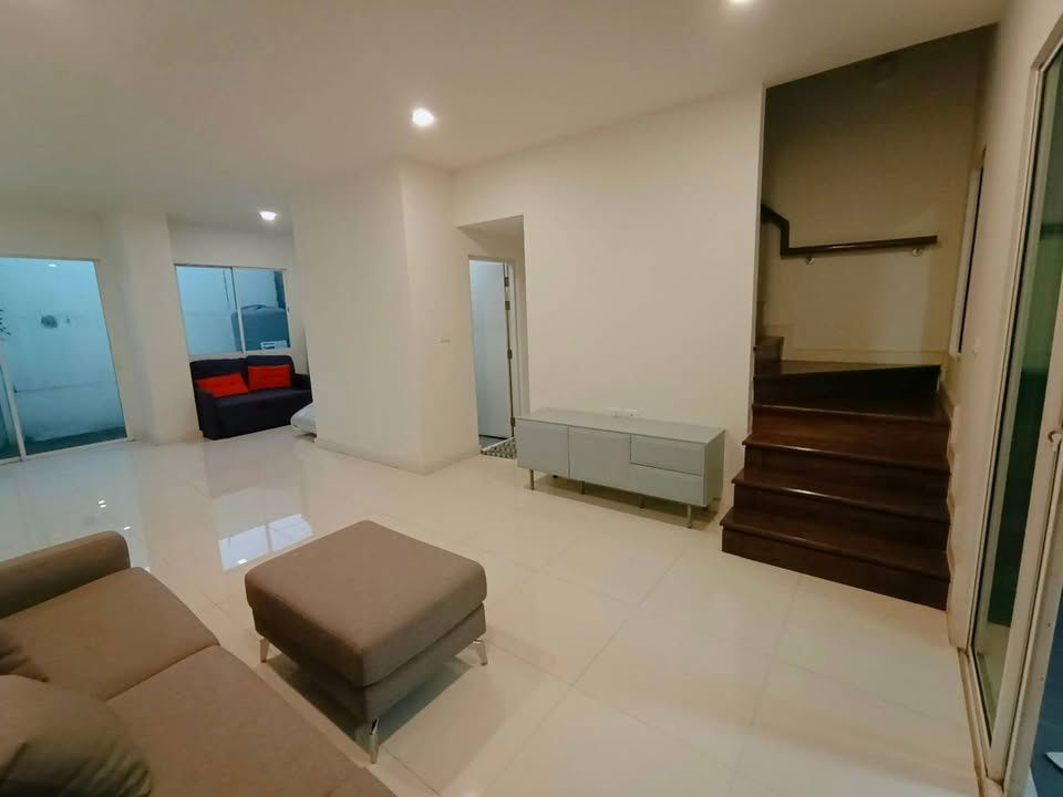 รูป ให้เช่าบ้านสวย ใจกลางเมือง ทาวน์โฮม3ชั้น (เบล็สทาวน์) Bless Town รามอินทรา 127  - รูปที่ 2/17