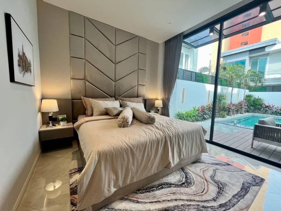 picture 5 Bedrooms Pool Villa for Sale in South Pattaya - 8/16