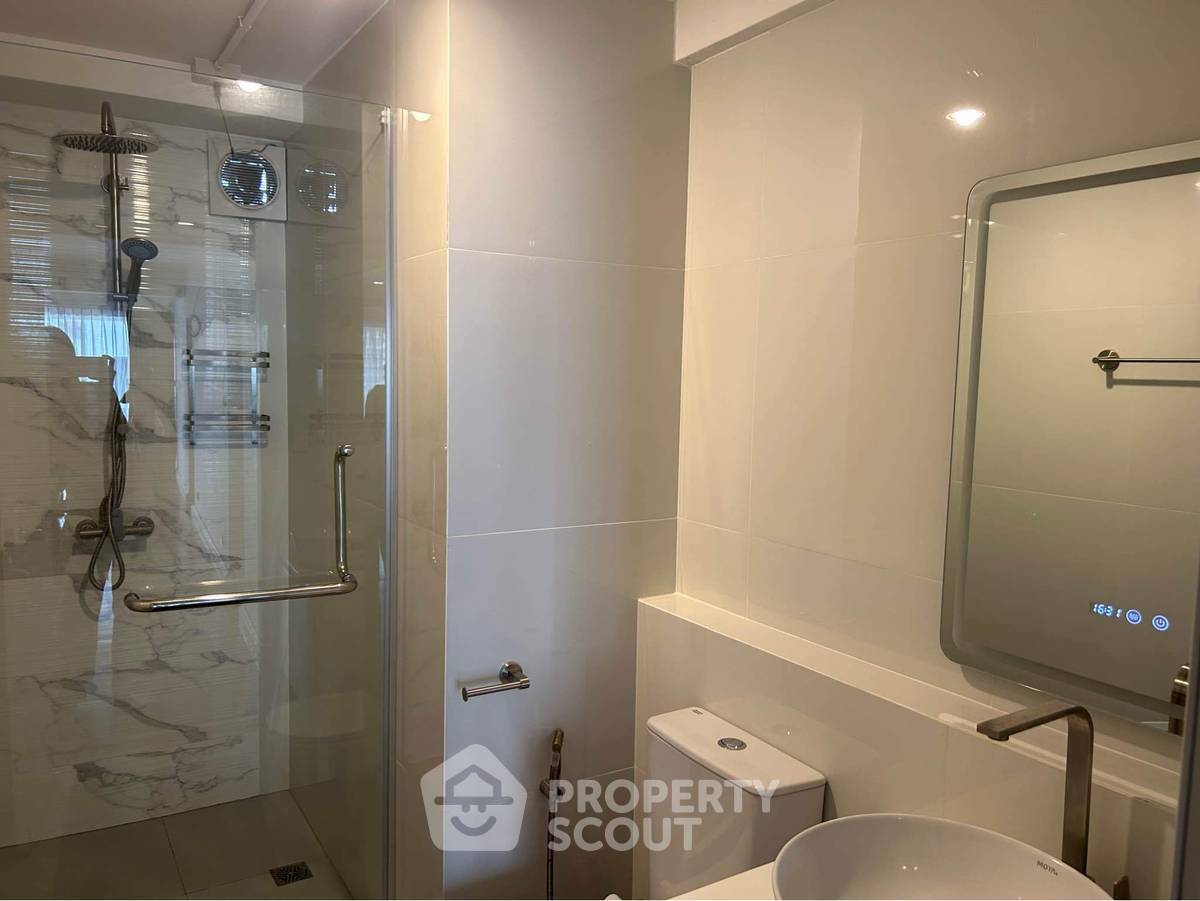 picture 4-BR Condo at Baan Prida Condominium near BTS Nana (ID 1542122) - 32/37