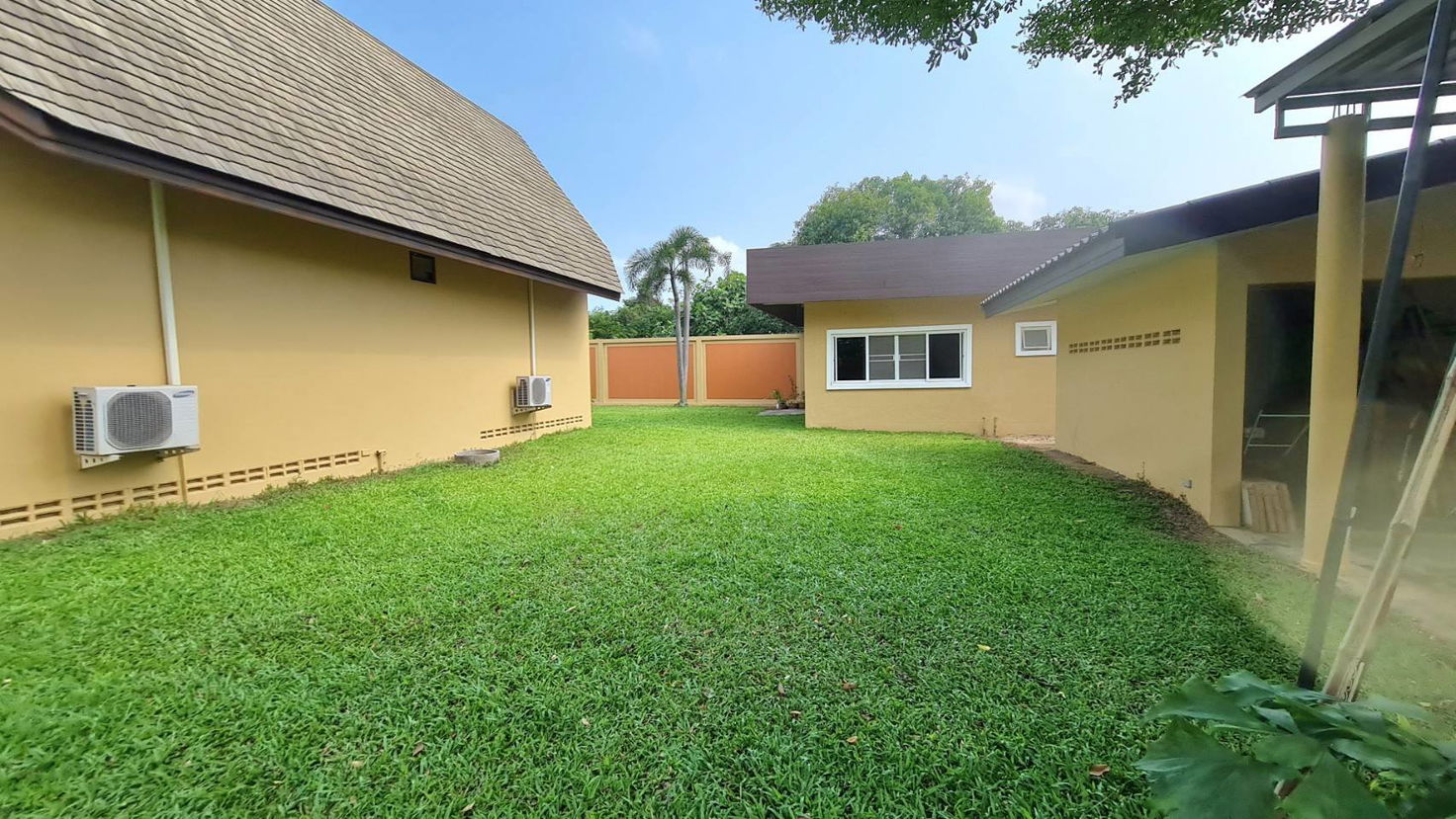 picture Spacious 6-Bedroom Pool Villa for Sale - 5/17