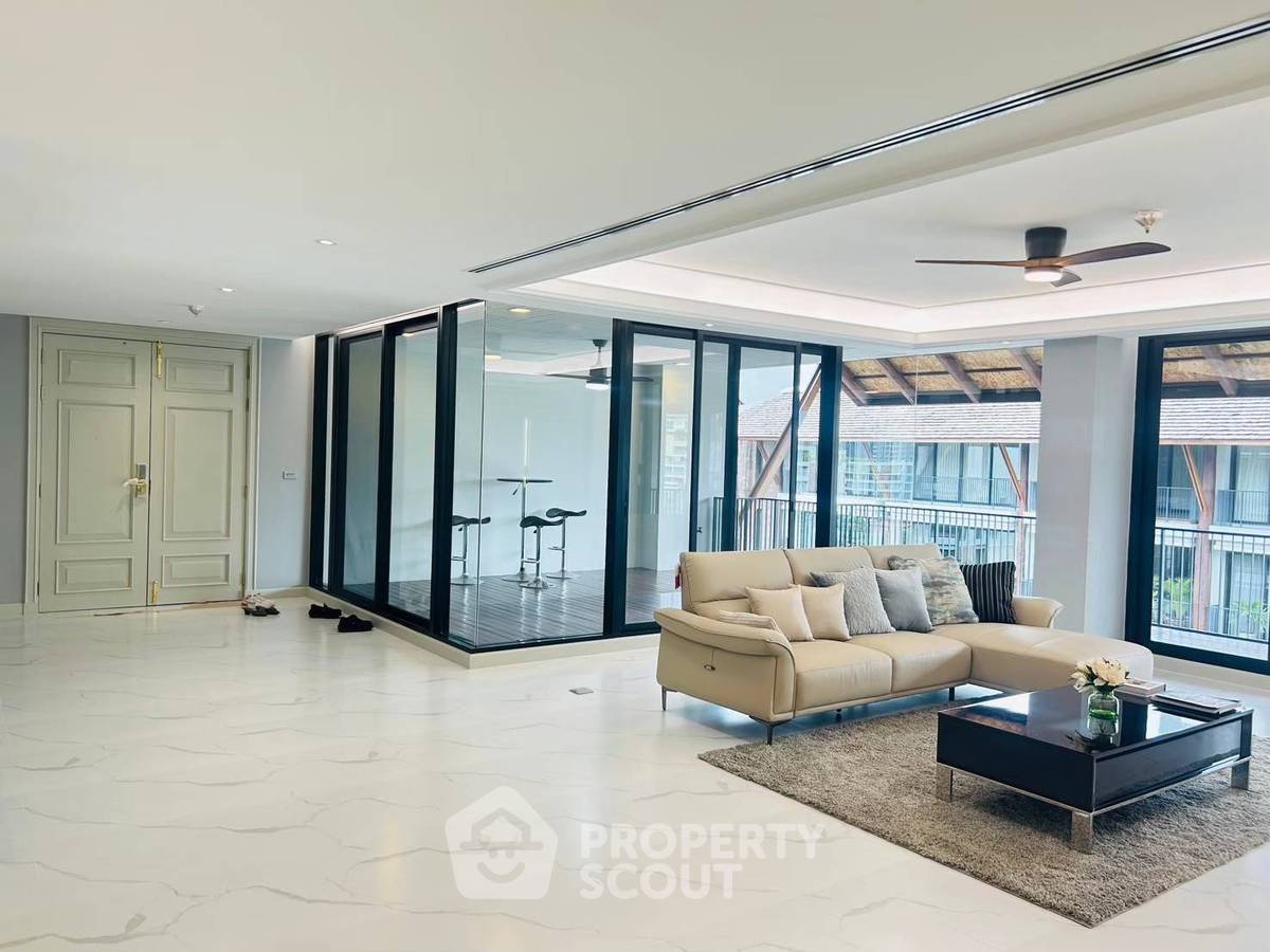 picture 4-BR Condo at Raveevan Suites near MRT Sukhumvit (ID 2050739) - 4/12