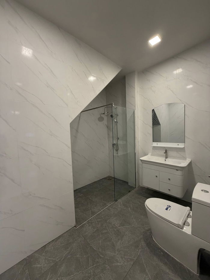 picture 3-Storey Renovated Townhome for Sale in Thappraya - 17/18