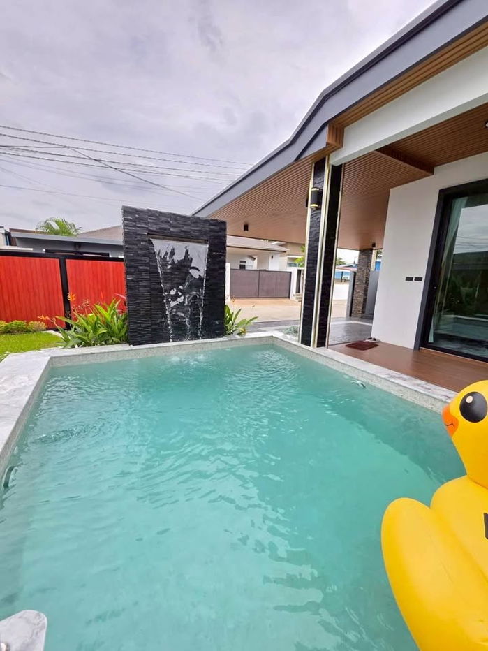 picture Luxury Pool Villa for Sale in Mabprachan - 3/19