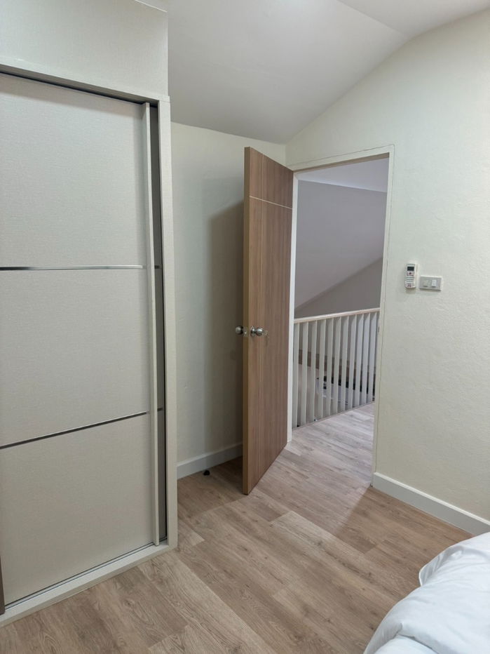 picture Two storey house for rent with 4 bedrooms,4 toilets and 1 kitchen.  - 21/41