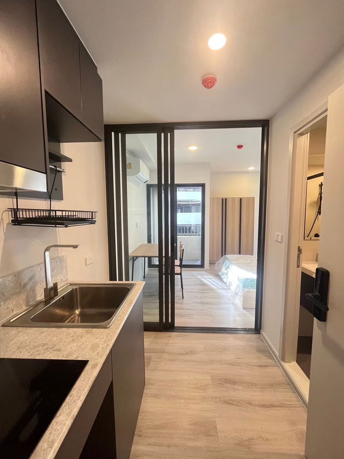 รูป ให้เช่าคอนโดใหม่ ติด MRT ห้วยขวางเพียง 350 เมตร ใกล้รถไฟฟ้า ใกล้ถนนใหญ่ ใจกลางรัชดา เข้าซอยรัชดา 12 เพียง 80 เมตร พร้อมเข้าอยู่ เดินทางสะดวกมากๆ - รูปที่ 1/17