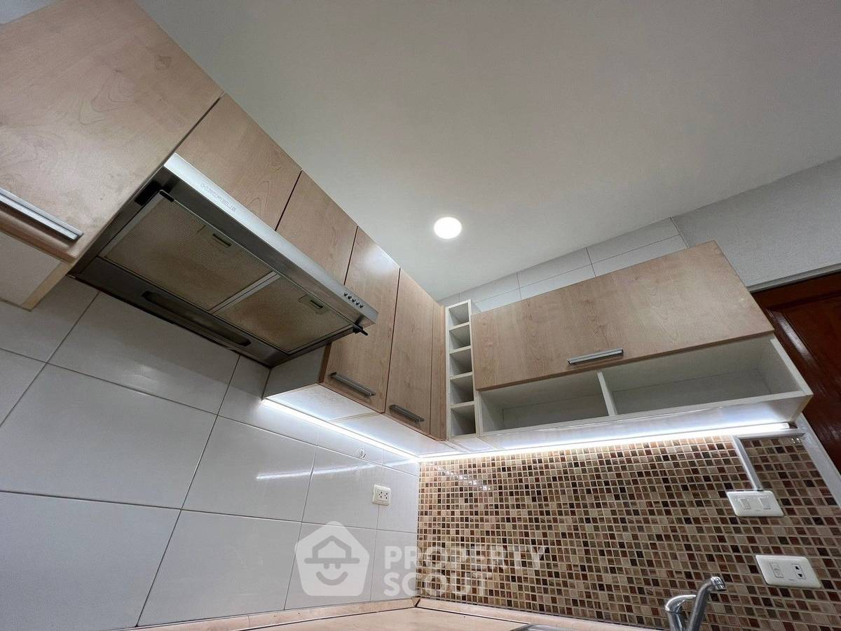 picture 4-BR Condo at 33 Tower near BTS Phrom Phong (ID 1013480) - 7/15