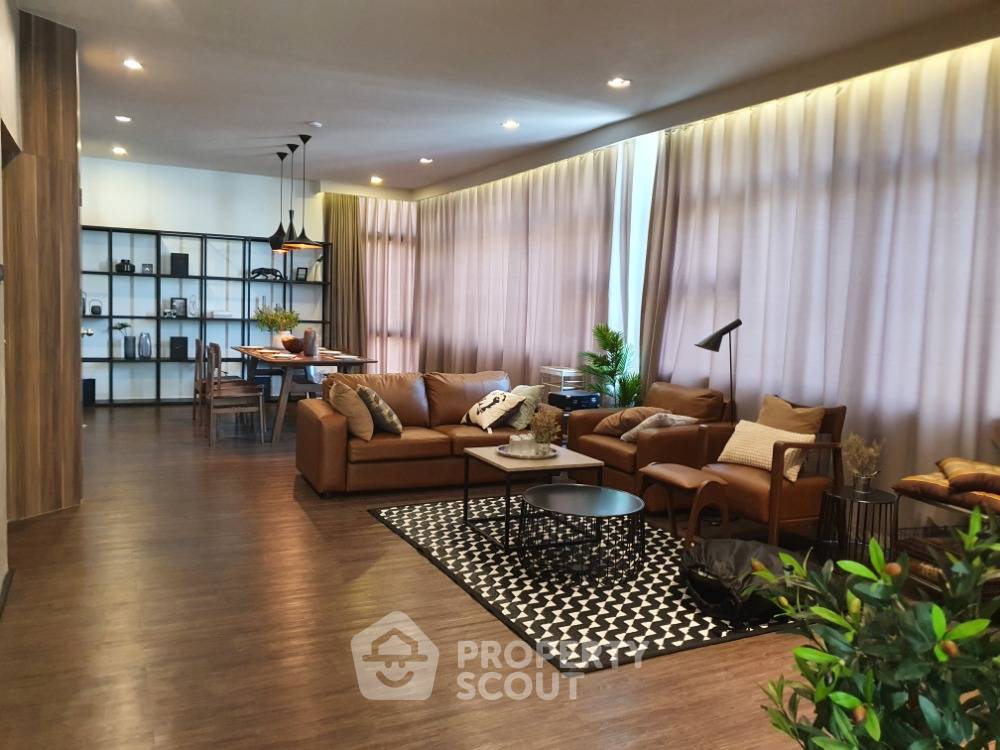 picture 3-BR Condo at The Room Bts Wongwianyai near BTS Wongwian Yai (ID 513621) - 1/17