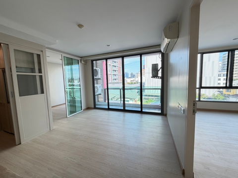 Spacious 54 sq.m. unit in a prime Sukhumvit location - Click Condo Sukhumvit 65