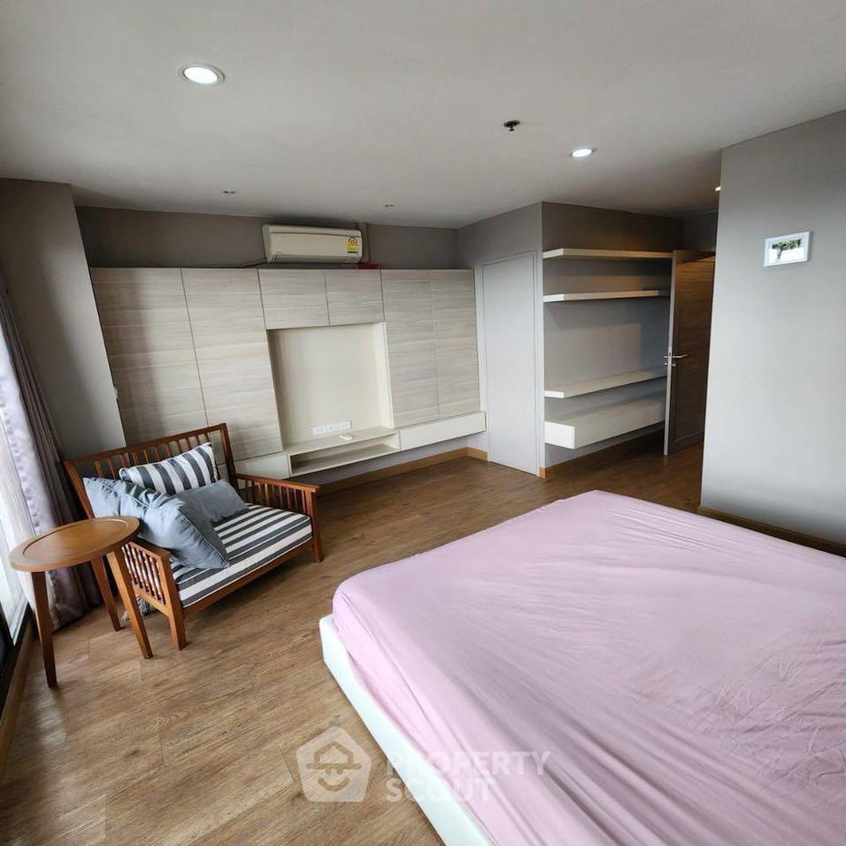 picture 1-BR Condo at Nusa State Tower Condominium near BTS Saphan Taksin (ID 2463142) - 10/20