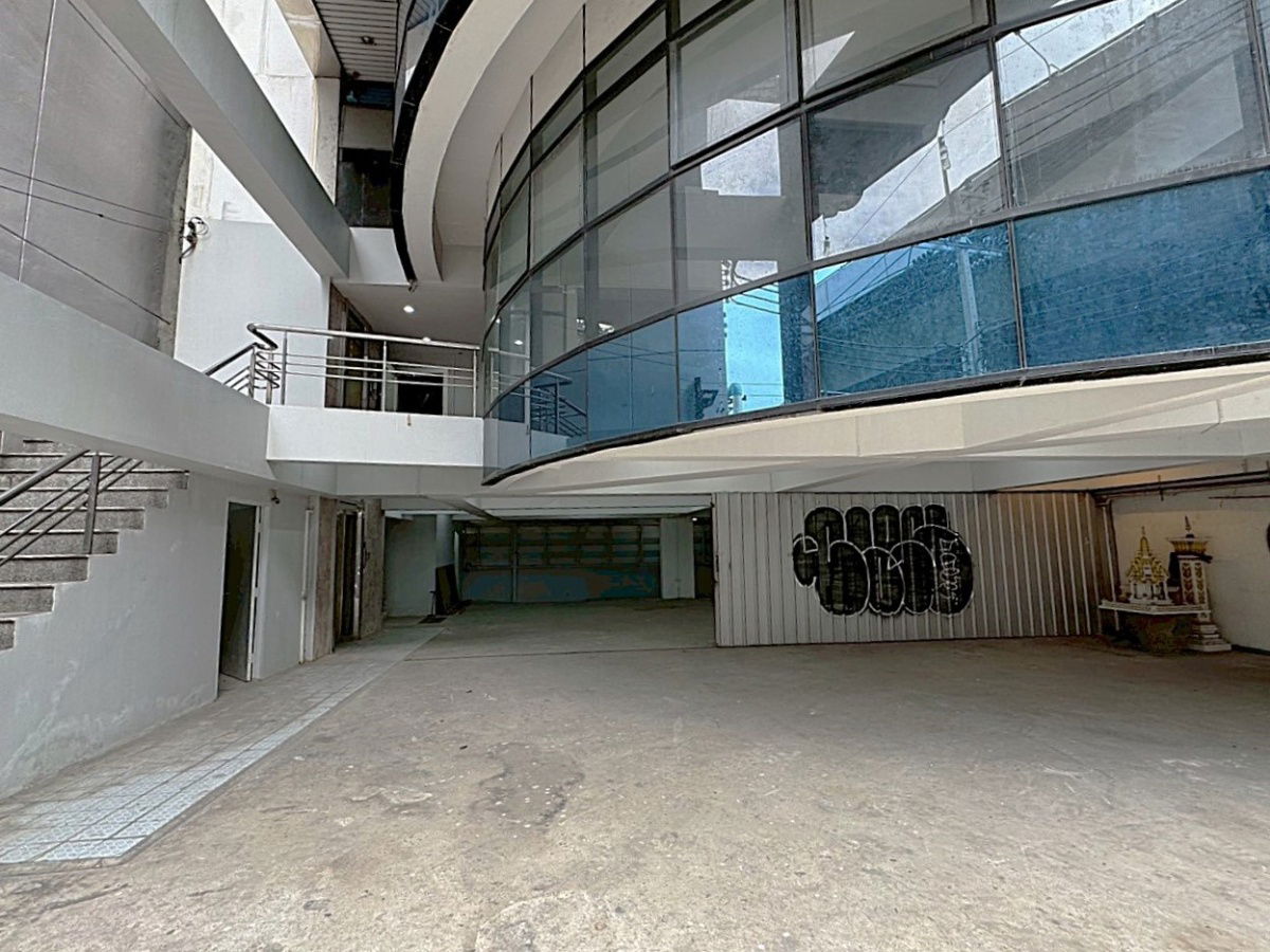 picture 🏢 A 7-storey building with a solid structure, located on Rama 9 Road 💥 Special Price 💥 - 2/28