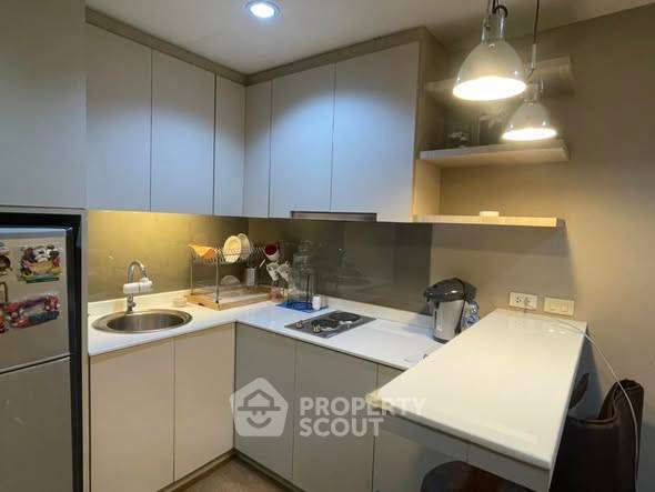 picture 1-BR Condo at Nusa State Tower Condominium near BTS Saphan Taksin (ID 2463142) - 3/20
