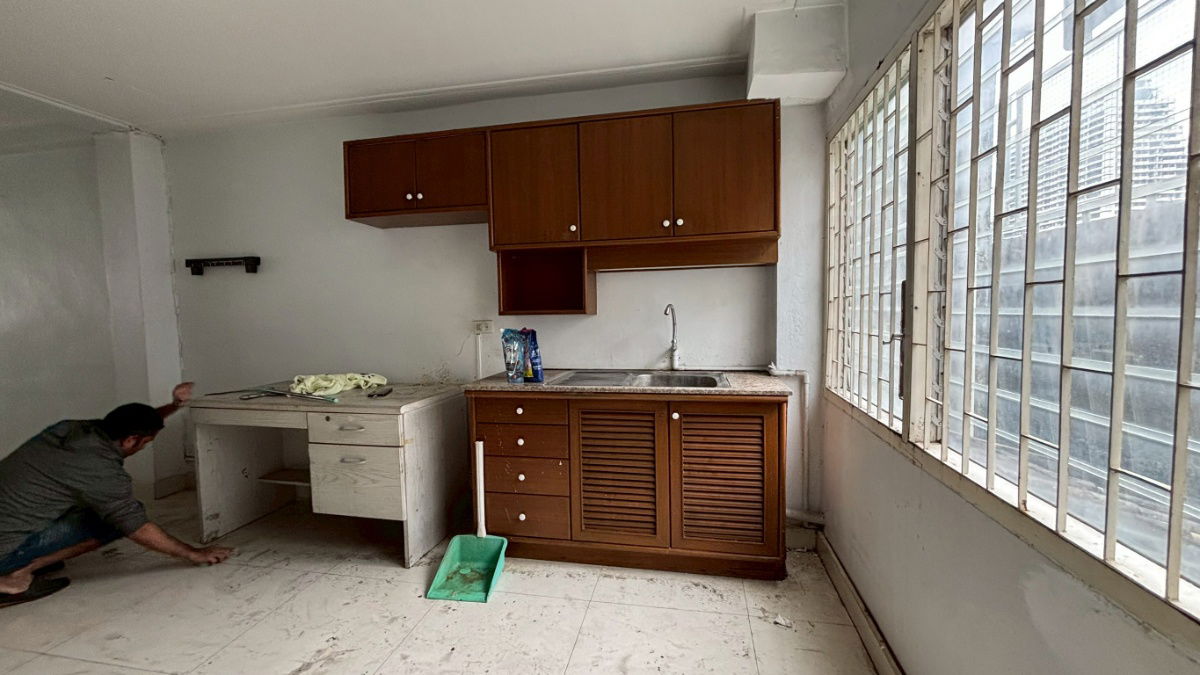 picture Commercial building for sale, 14 sq wah, good location on Petchburi Road. - 22/43