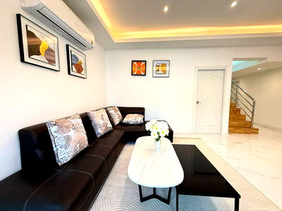 เช่าบ้านเดี่ยว พิพิธภัณฑ์ยางพารา  : วิลล่าพูล 8 ห้องนอนให้เช่าในพัทยาใต้