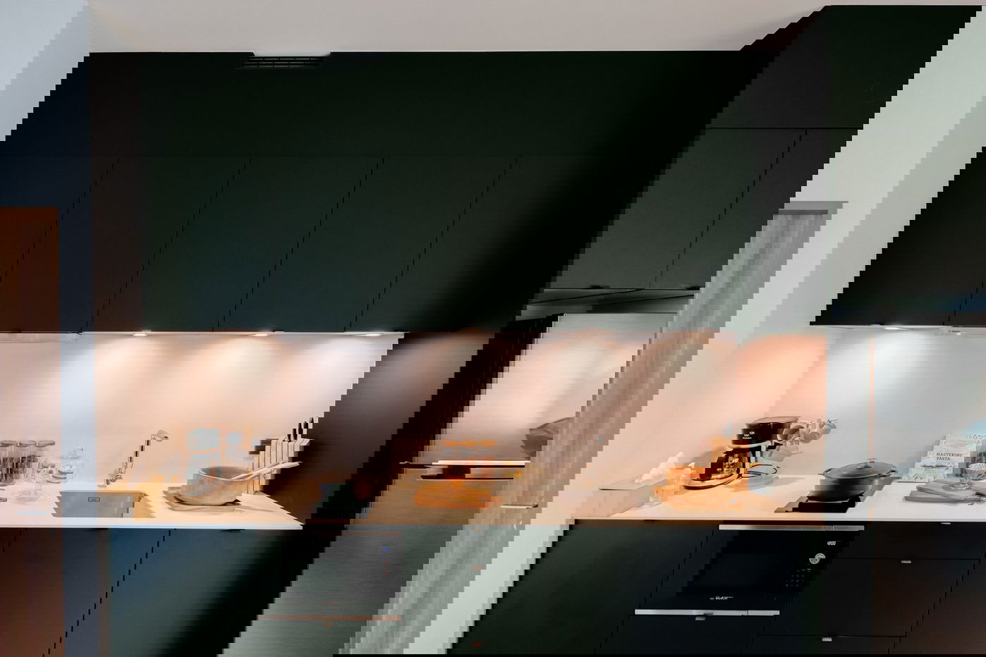 รูป ขายวิลล่าพูลสไตล์ทรอปิคอลโมเดิร์น 4 ห้องนอนในพัทยาตะวันออก - รูปที่ 4/18