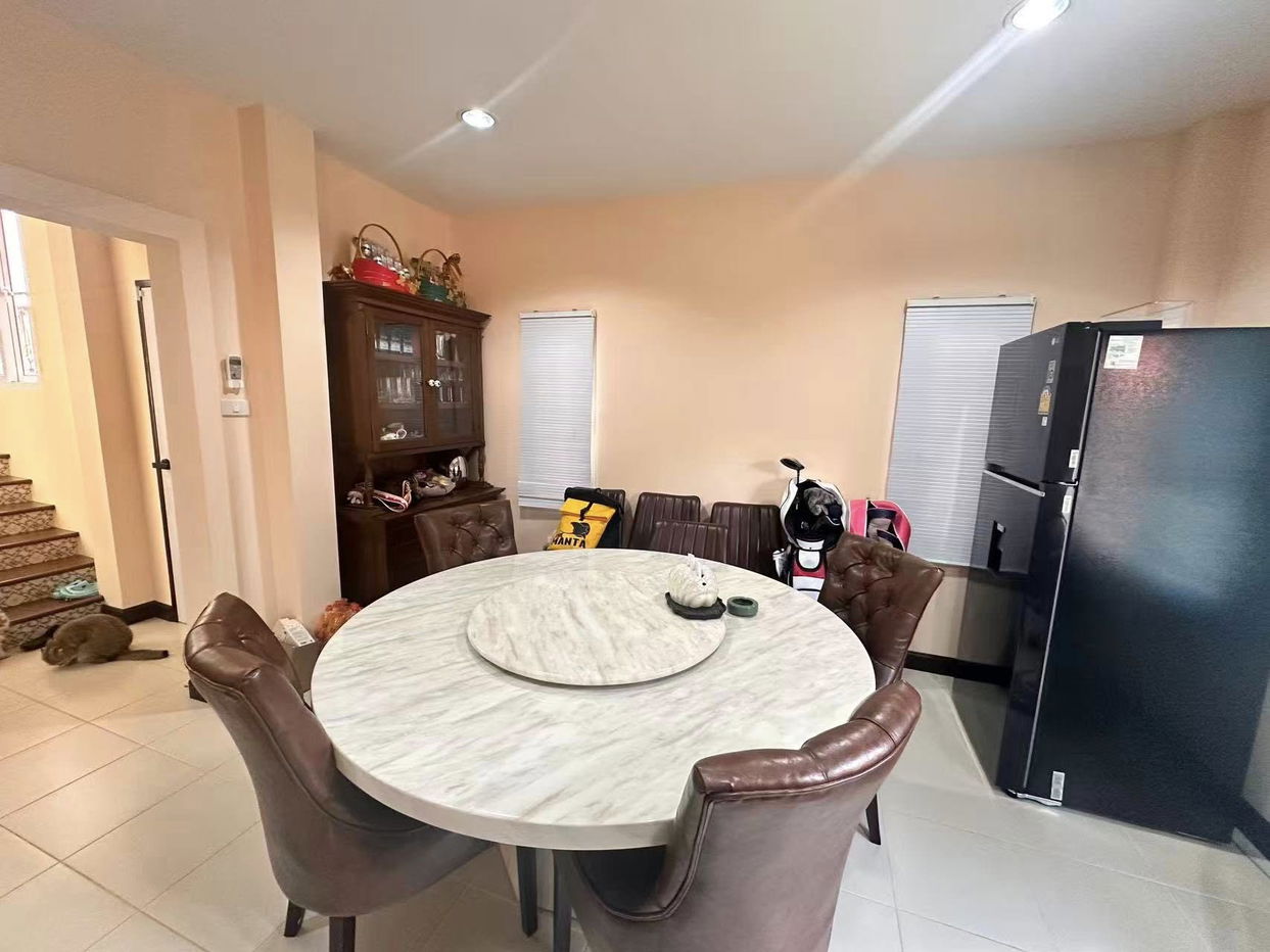 picture Italian Country-Style Villa in East Pattaya - 7/12