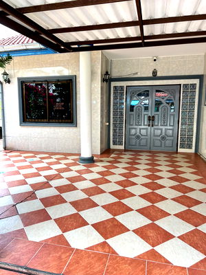 Houses for sale Lieb Tang Rodfai : 2 Bedrooms House for Sale in East Pattaya