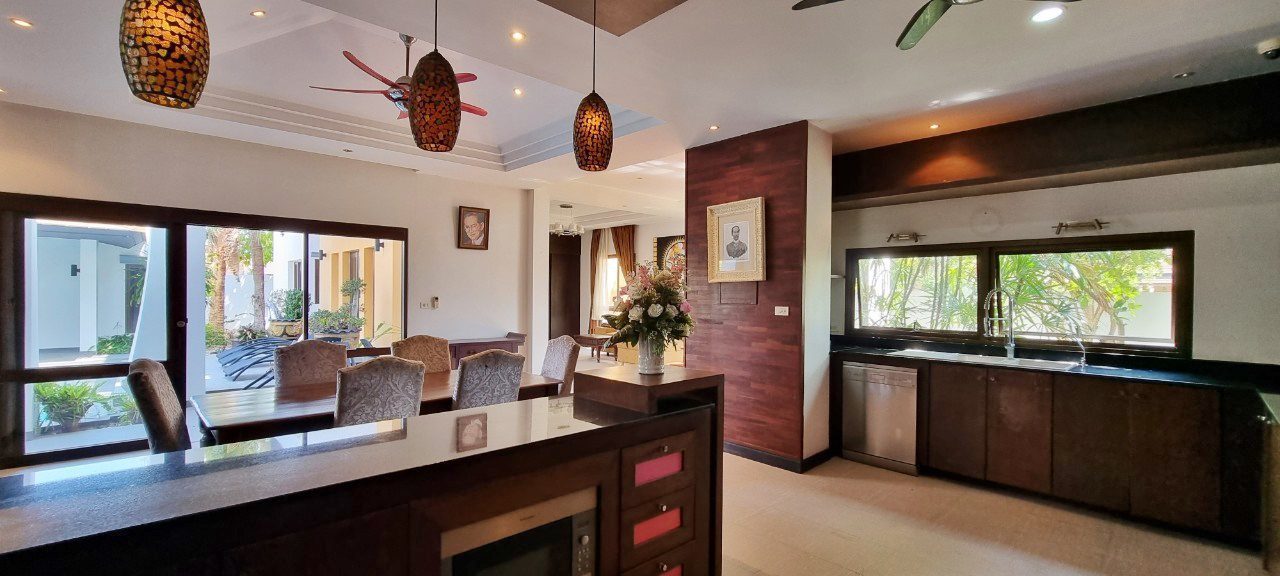 picture 6 Bedrooms Pool Villa in East Pattaya for Sale - 2/24