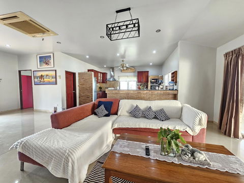 วิลล่าพูล 3 ห้องนอนให้เช่าในพัทยาตะวันออก