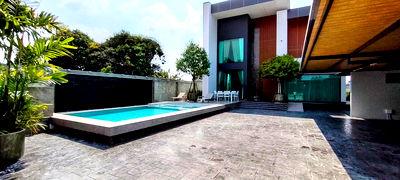 บ้านเดี่ยว ถนนห้วยใหญ่ : ขายพูลวิลล่า 4 ห้องนอน สไตล์โมเดิร์น ในห้วยใหญ่