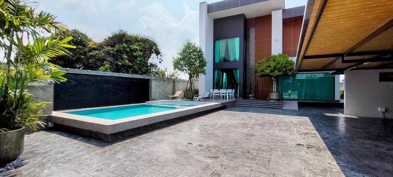 รูป ขายพูลวิลล่า 4 ห้องนอน สไตล์โมเดิร์น ในห้วยใหญ่ - รูปที่ 1/25