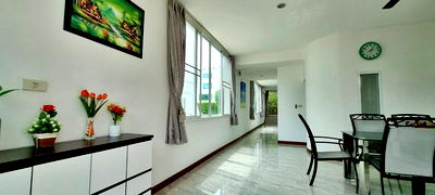 เช่าทาวน์โฮม บางละมุง ชลบุรี : บ้าน 4 ห้องนอนให้เช่าในจอมเทียน