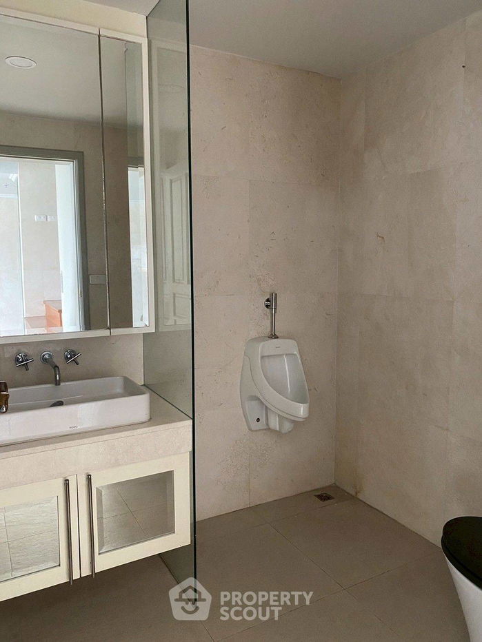 picture 4-BR Condo at Le Raffine Sukhumvit 24 Condominium near BTS Phrom Phong (ID 2085008) - 8/27