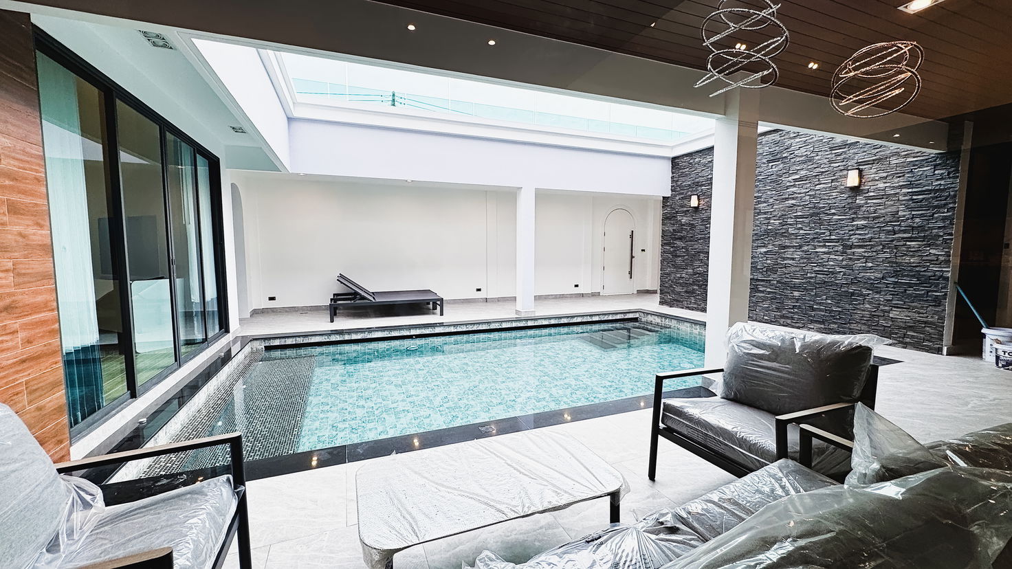 รูป วิลล่าหรูสไตล์อังกฤษให้เช่า – พัทยาตะวันออก - รูปที่ 3/23