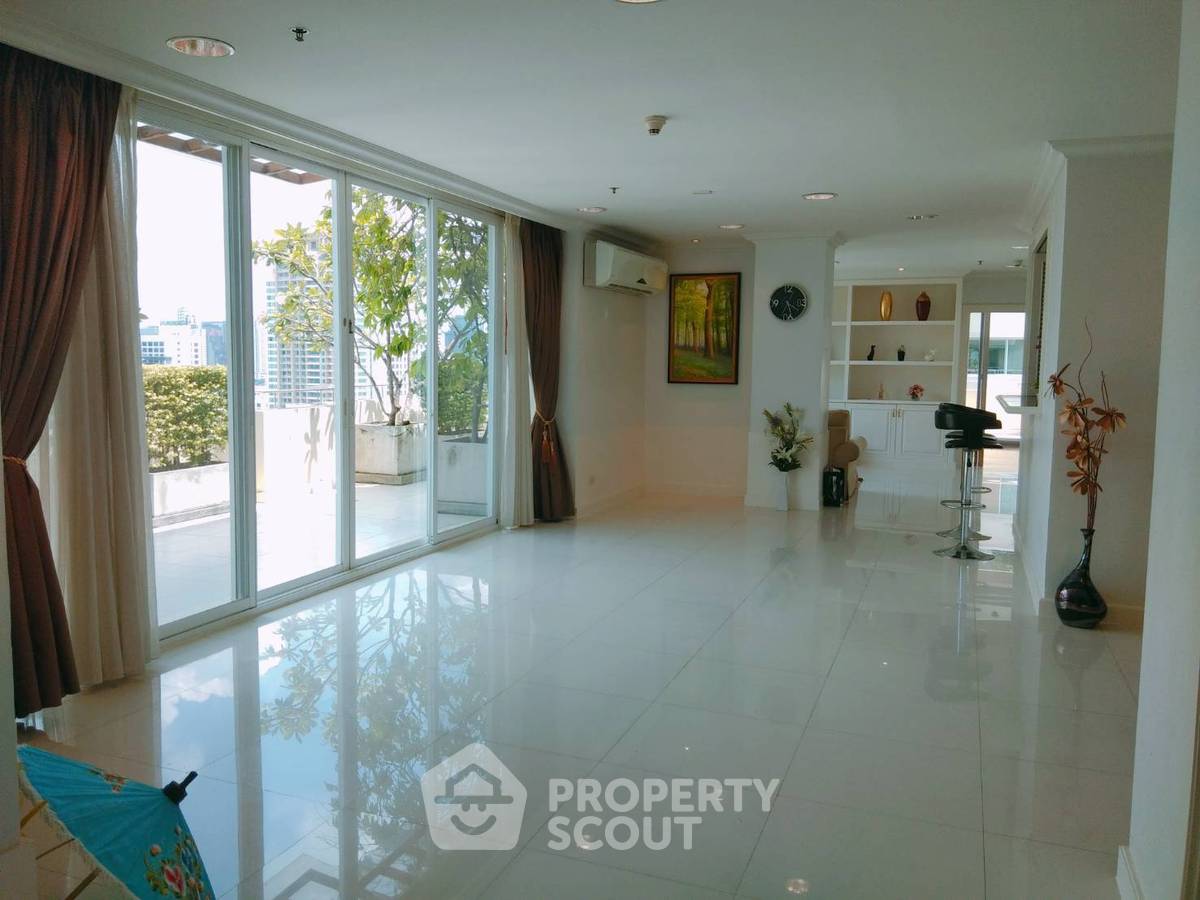 picture 4-BR Condo at Piyathip Place near BTS Phrom Phong (ID 659423) - 3/28